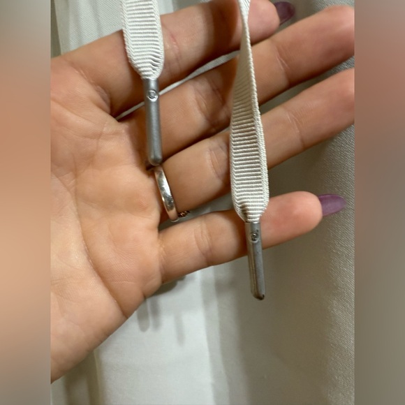 lululemon On the Fly cream‎ Skirt - Picture 4 of 7